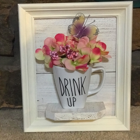 Welcome to my closet!   May days be filled with ❤️ - Picture 4 of 7